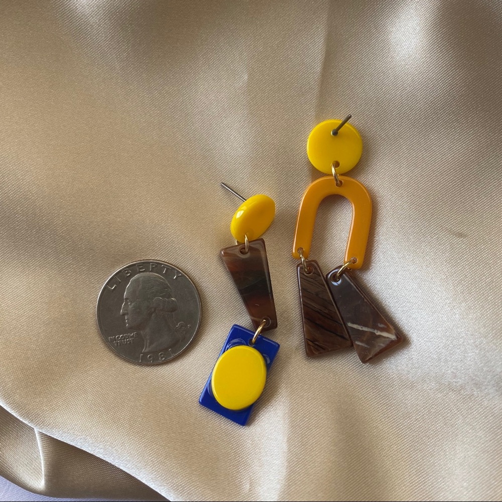 💕LAST ONE Colors Acrylic Geometric Earring - Picture 3 of 6